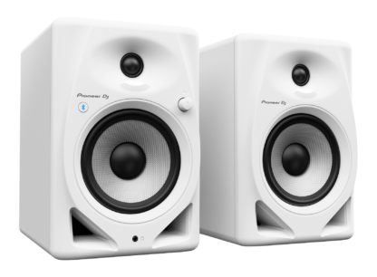 Pioneer DJ DM-50D-BT-W monitor da studio Bluetooth bianco - immagine ufficiale ad alta risoluzione